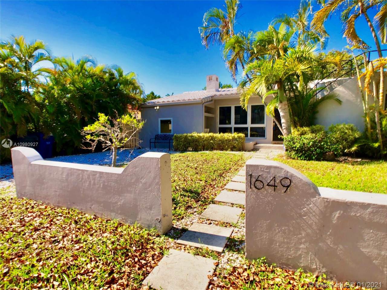 1649 Bay Dr - Photo 1