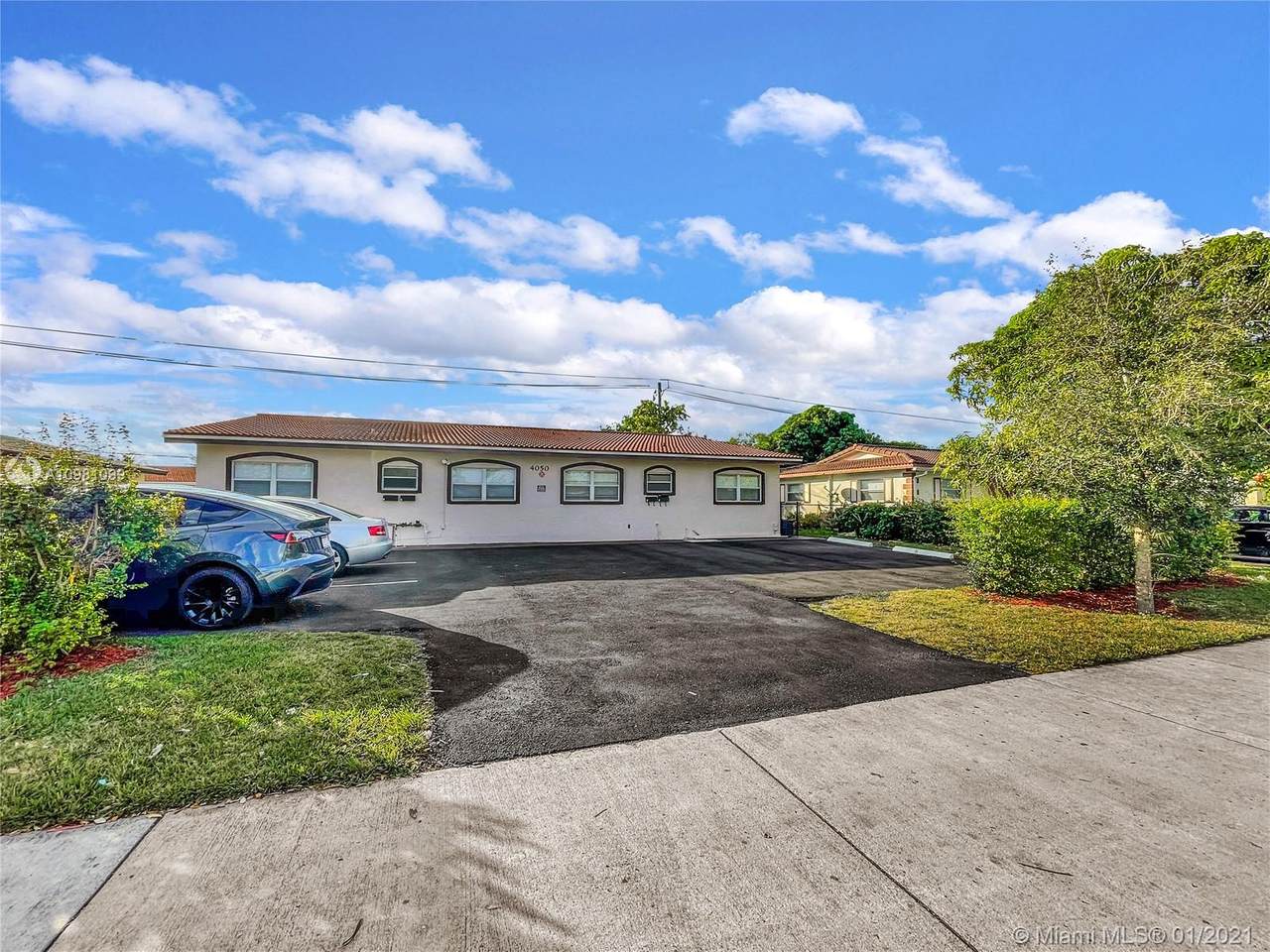 4050 Woodside Dr - Photo 1