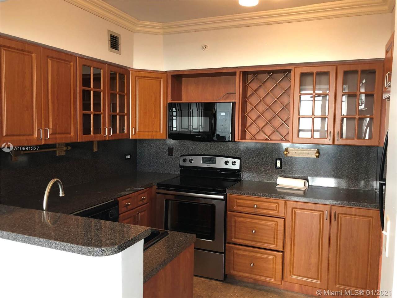 2121 Bayshore Dr - Photo 1
