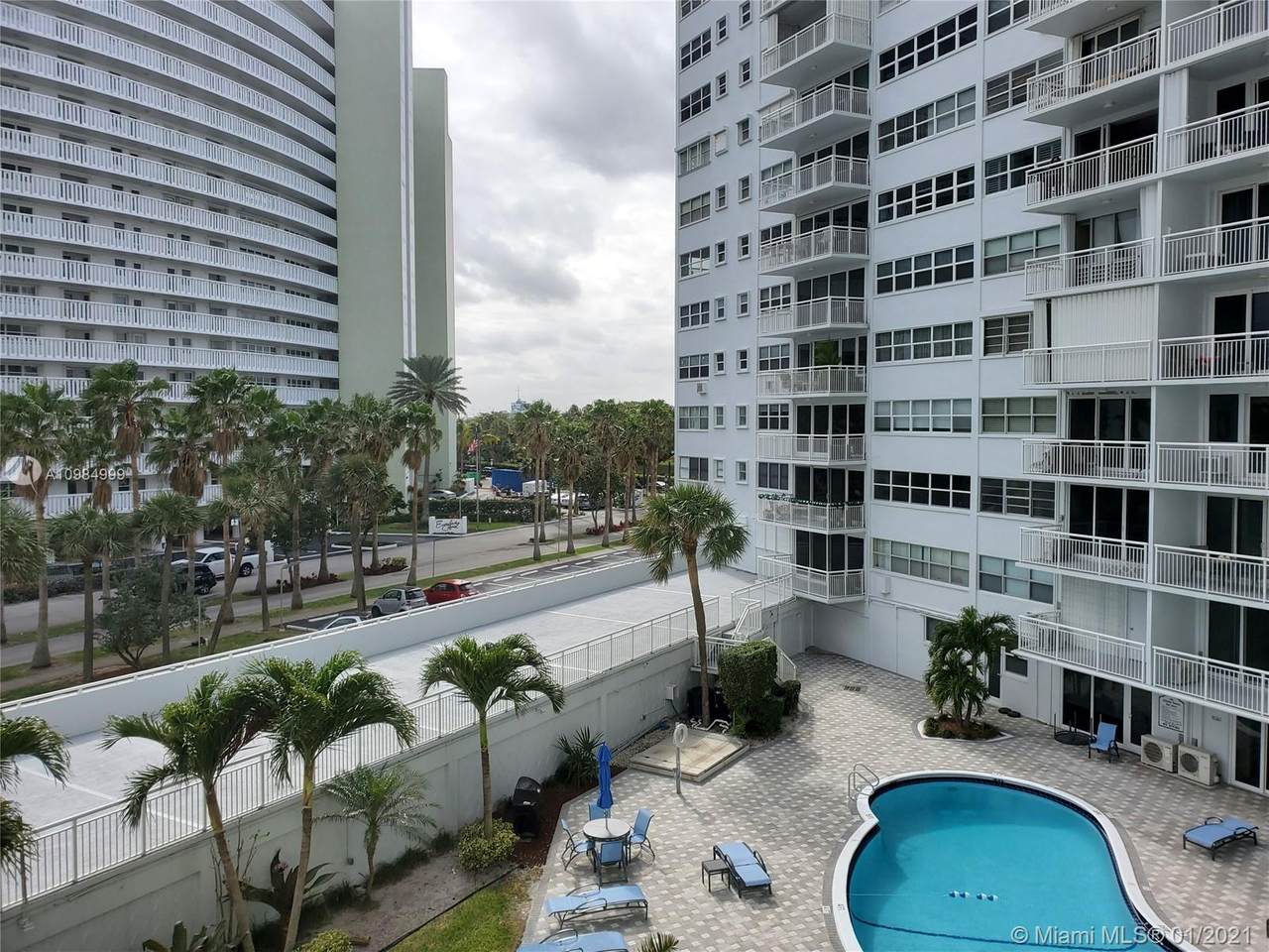 1920 Ocean Dr - Photo 1