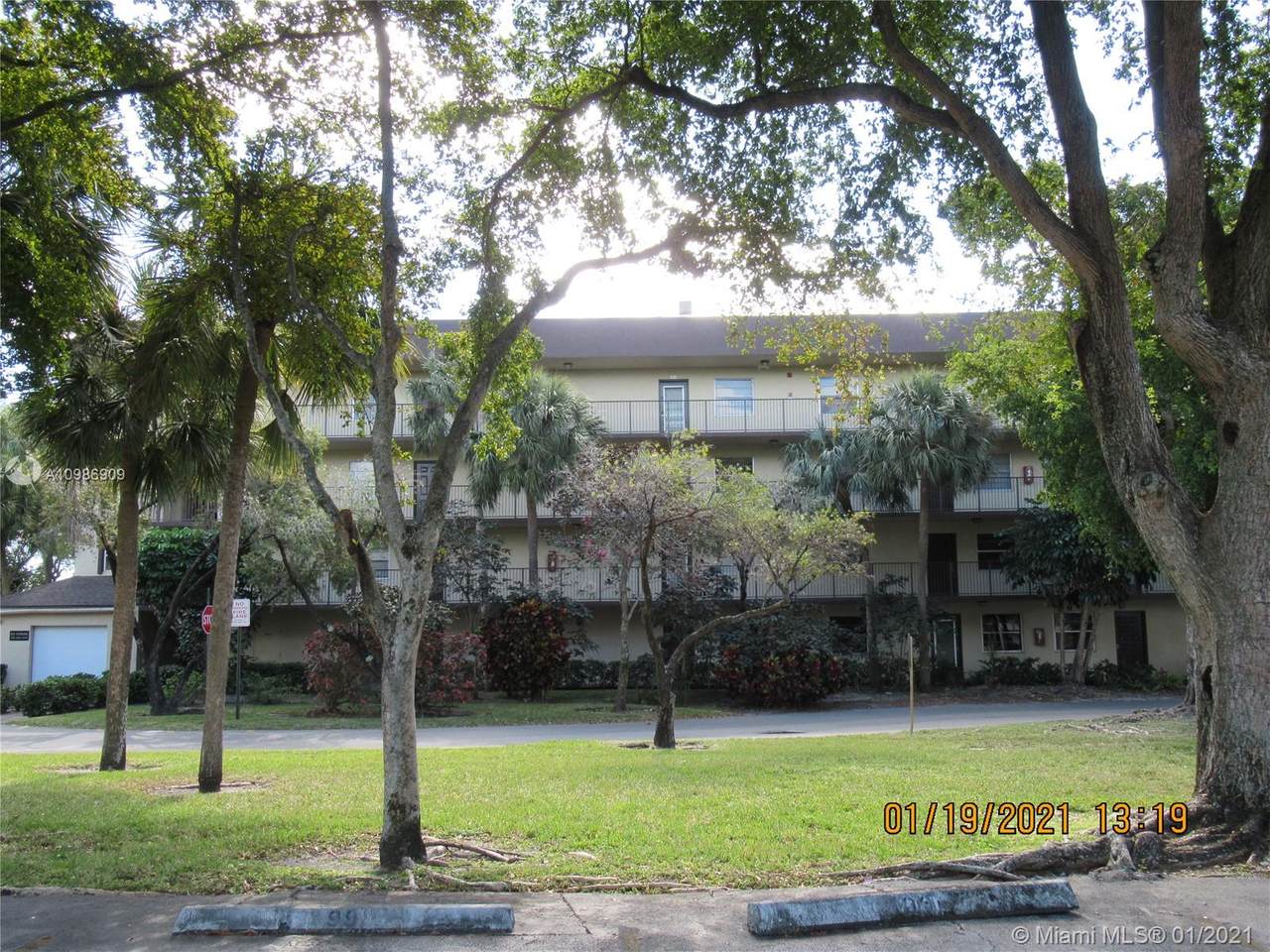 3301 47th Ter - Photo 1
