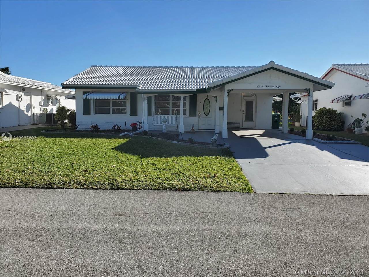 7008 74th Pl - Photo 1