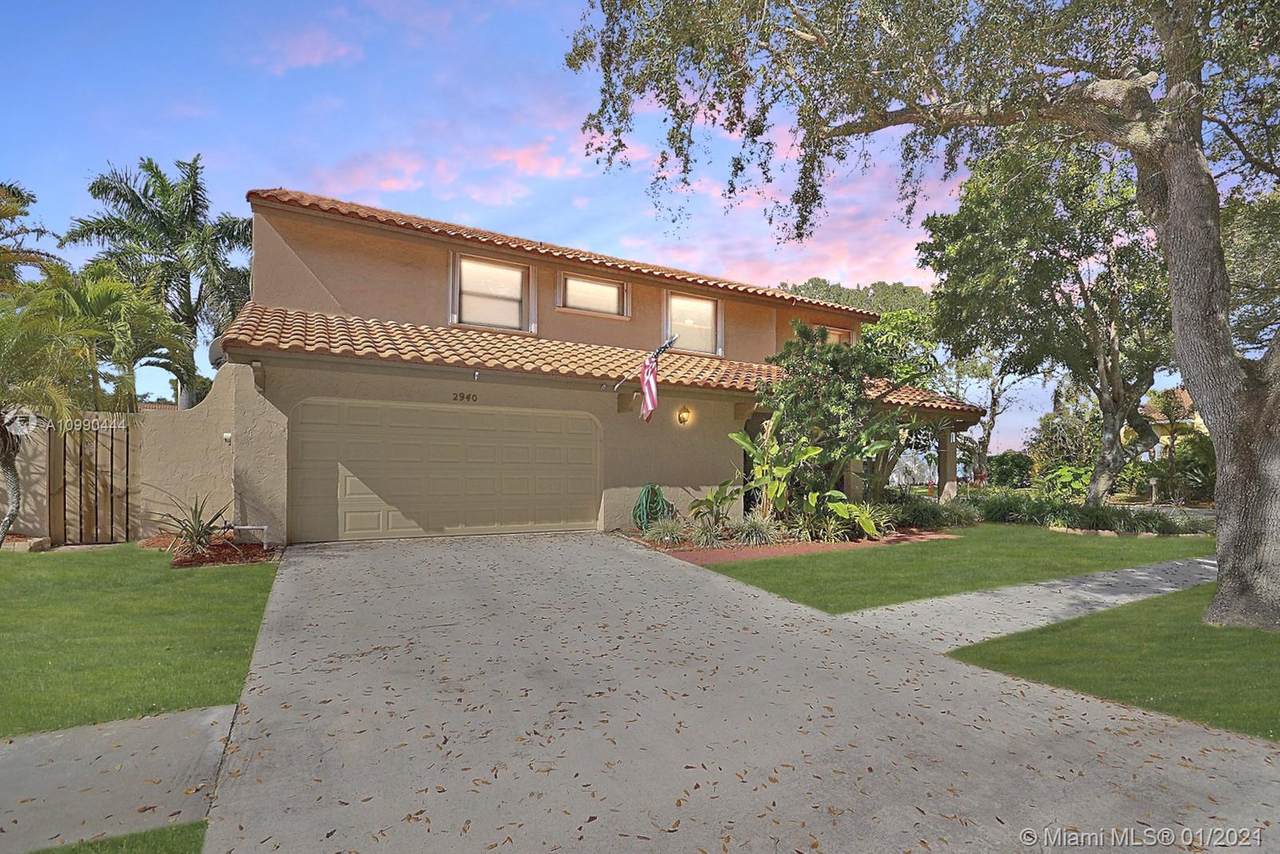 2940 Aviary Dr - Photo 1