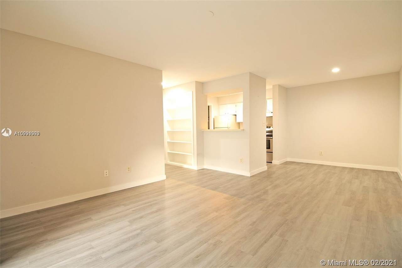 927 Riverside Dr - Photo 1