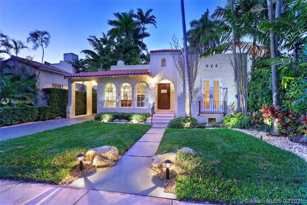 1225 Alhambra Cir - Photo 1