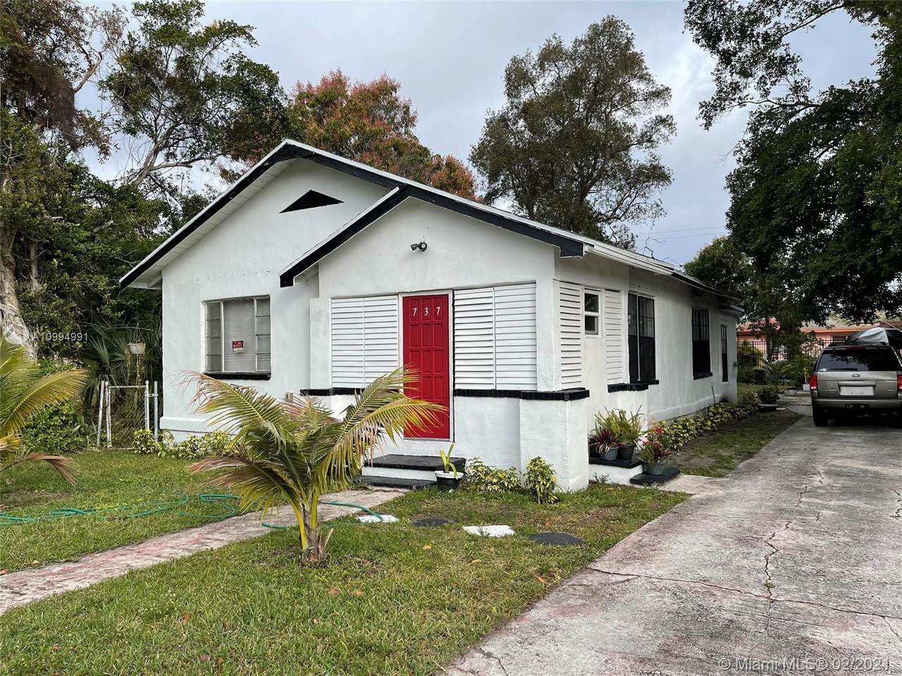 737 Silver Beach Rd - Photo 1
