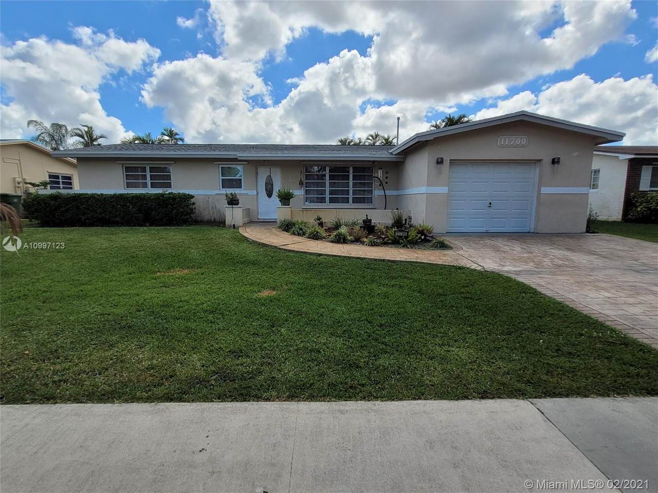 11700 14th Ct - Photo 1