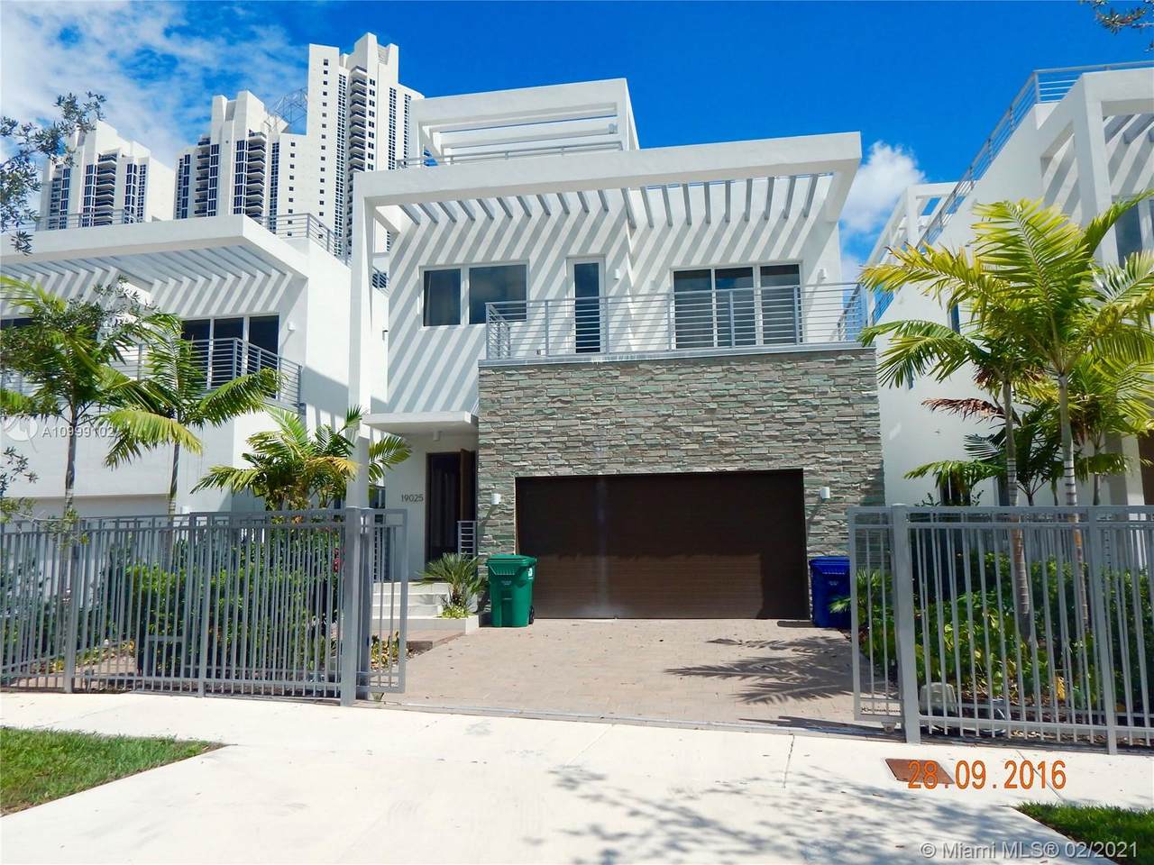 19025 Atlantic Blvd - Photo 1