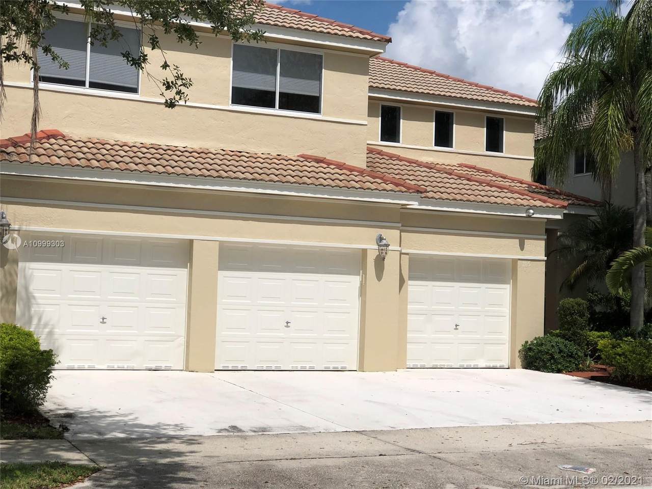 1115 Camellia Cir - Photo 1