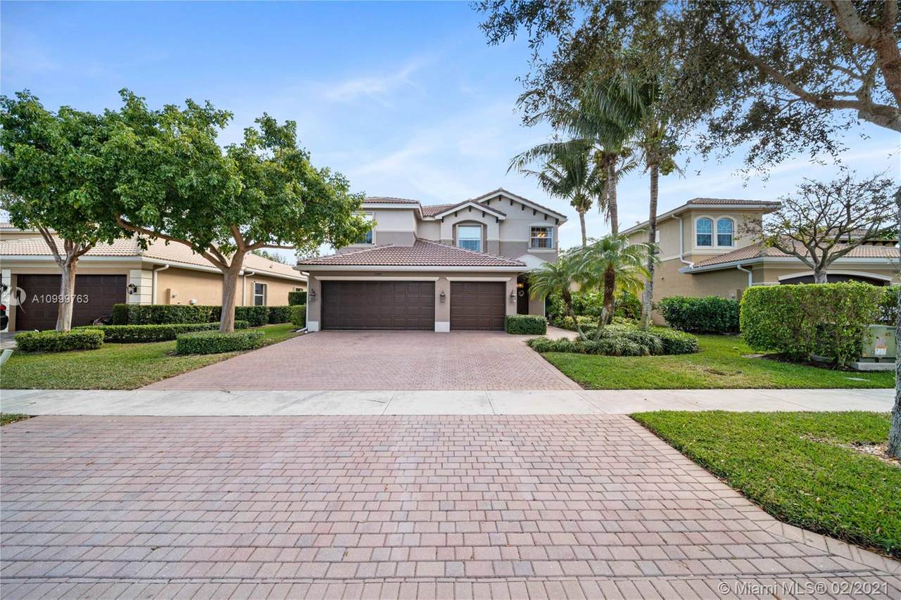 11891 Fox Hill Cir - Photo 1