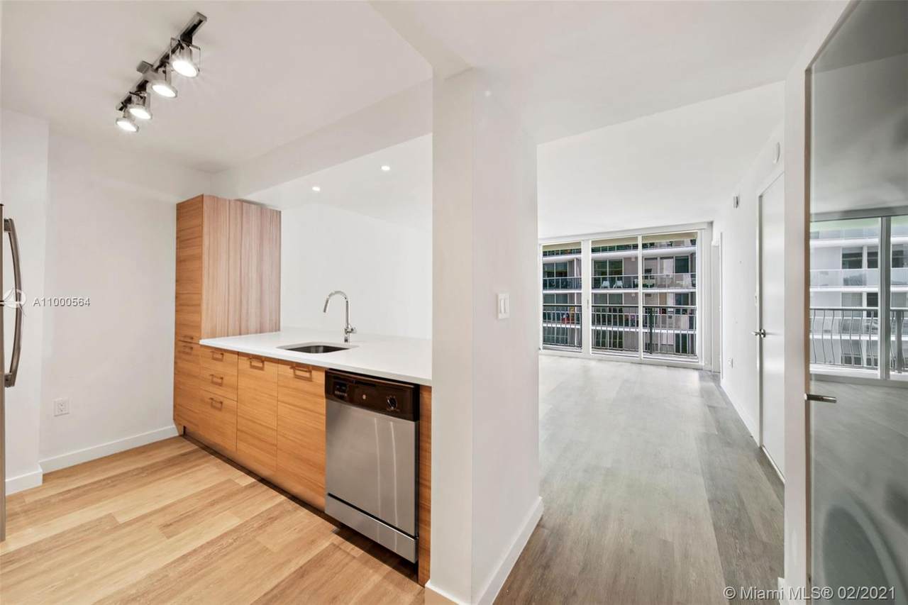 1756 Bayshore Dr - Photo 1
