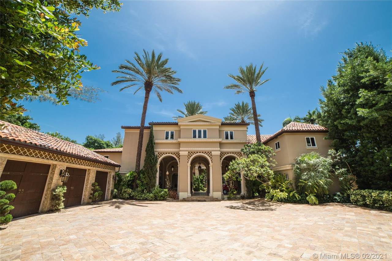 4411 Pine Tree Dr - Photo 1