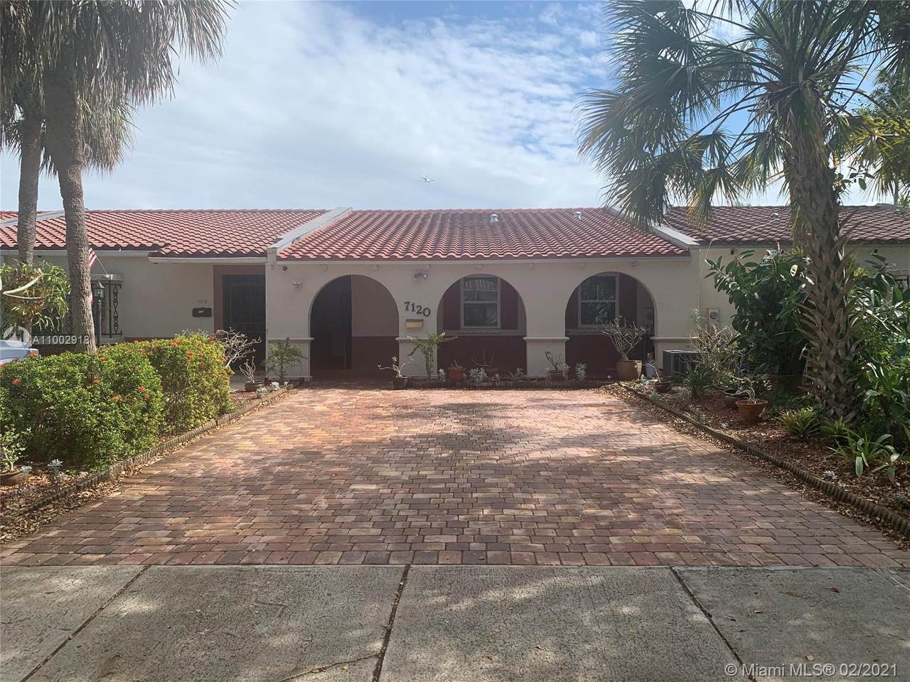 7120 Laurel Ln - Photo 1