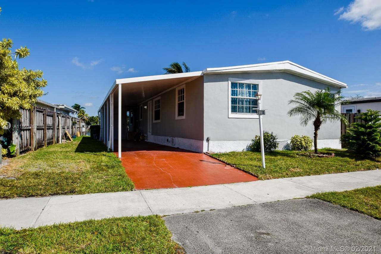 21811 Heritage Cir - Photo 1