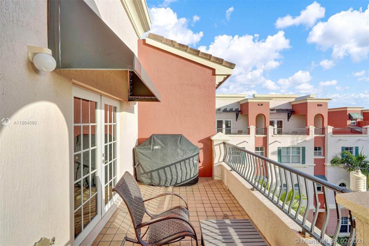 1033 17th Way - Photo 1
