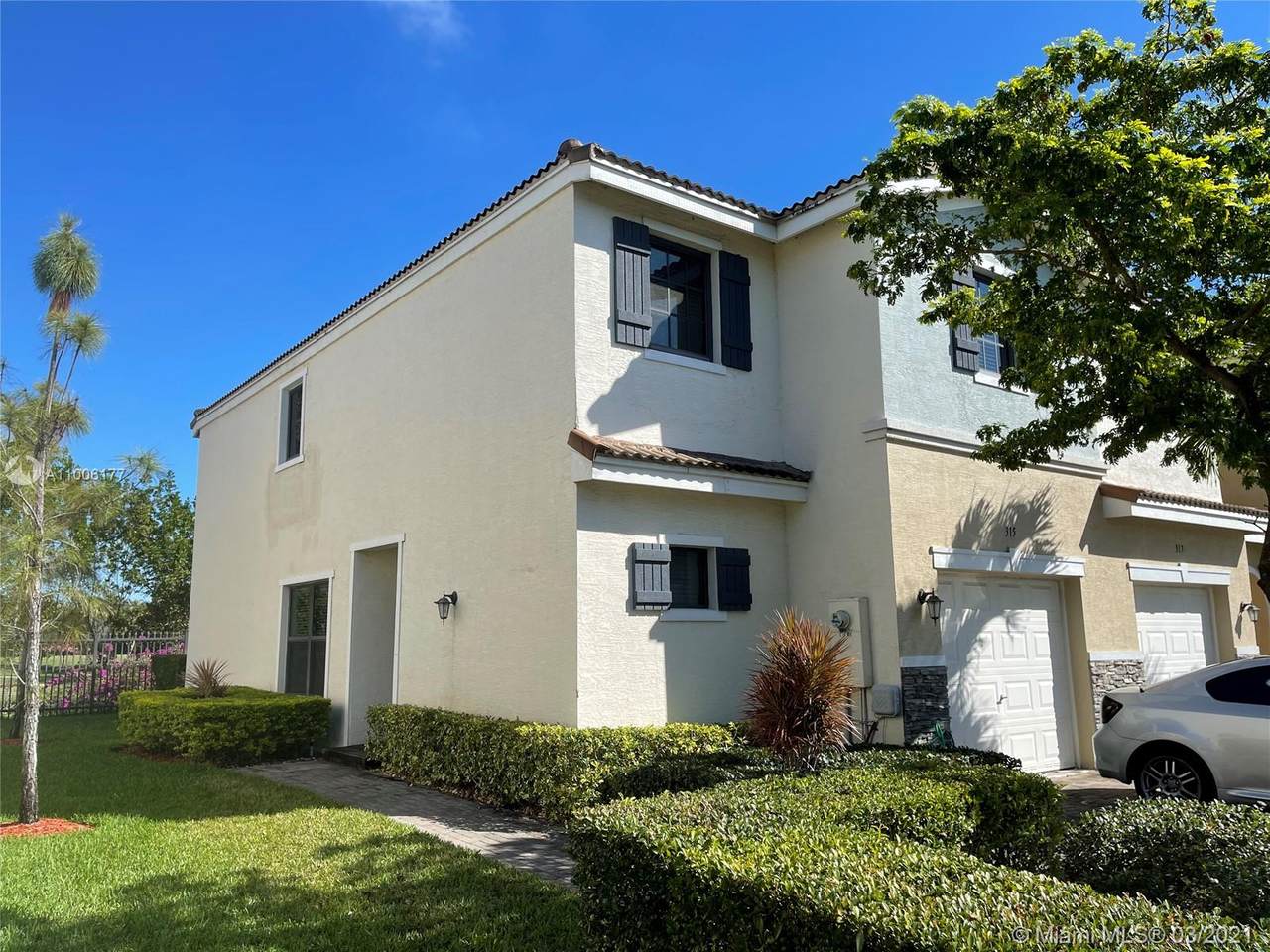 315 194th Ln - Photo 1