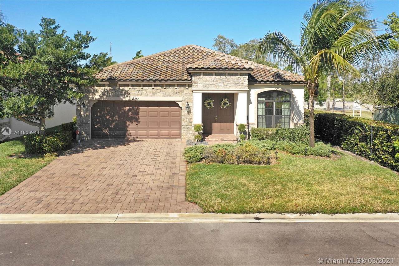 8785 Willow Cove Ln - Photo 1