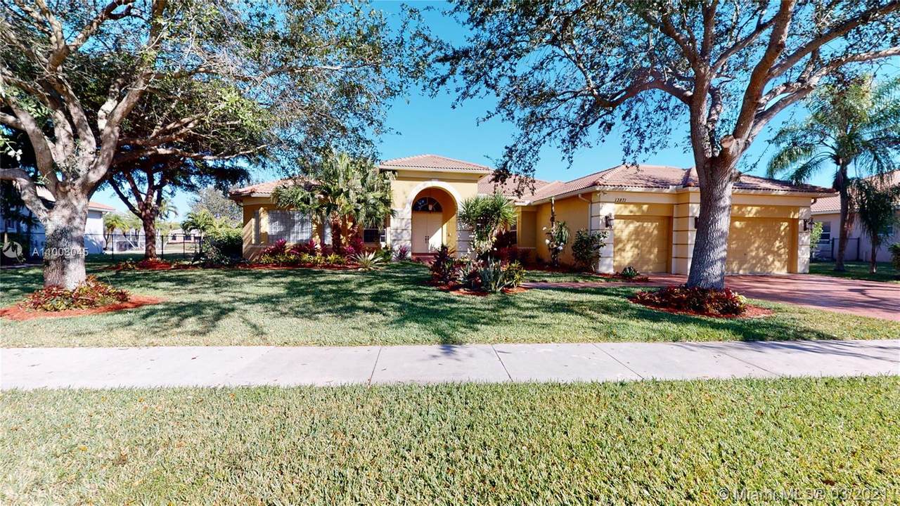 13871 42nd St - Photo 1