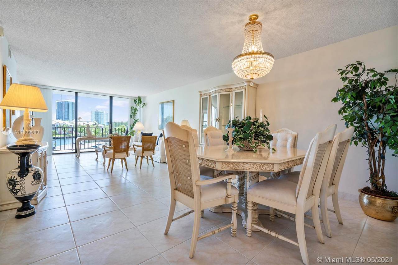 200 Leslie Dr - Photo 1
