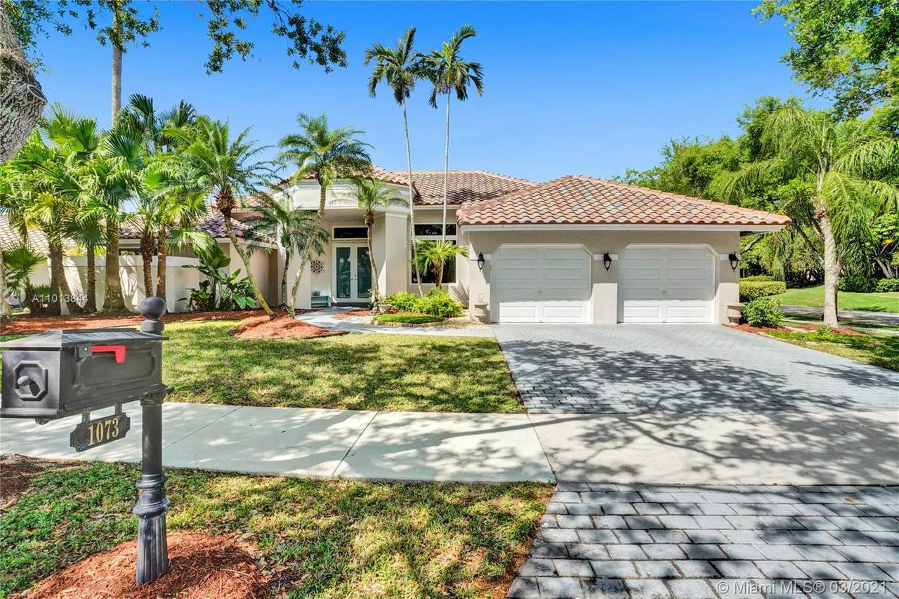1073 Deerwood Ln - Photo 1