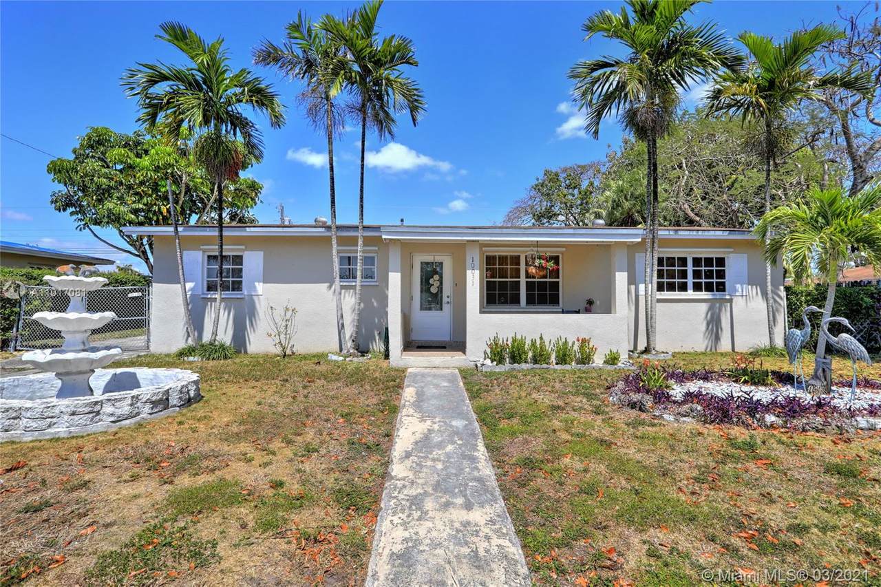 10031 Martinique Dr - Photo 1