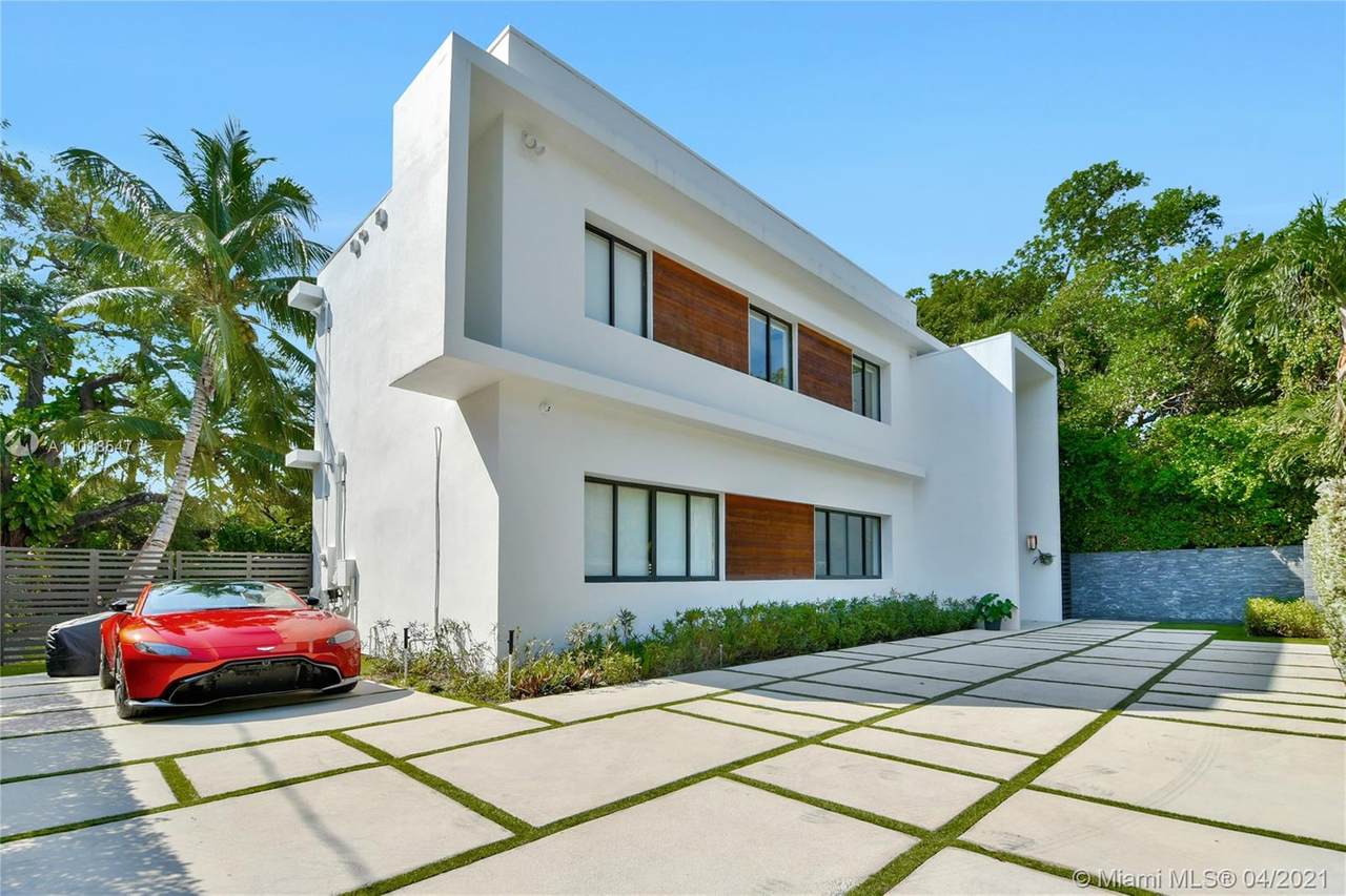 1920 Tigertail Ave - Photo 1