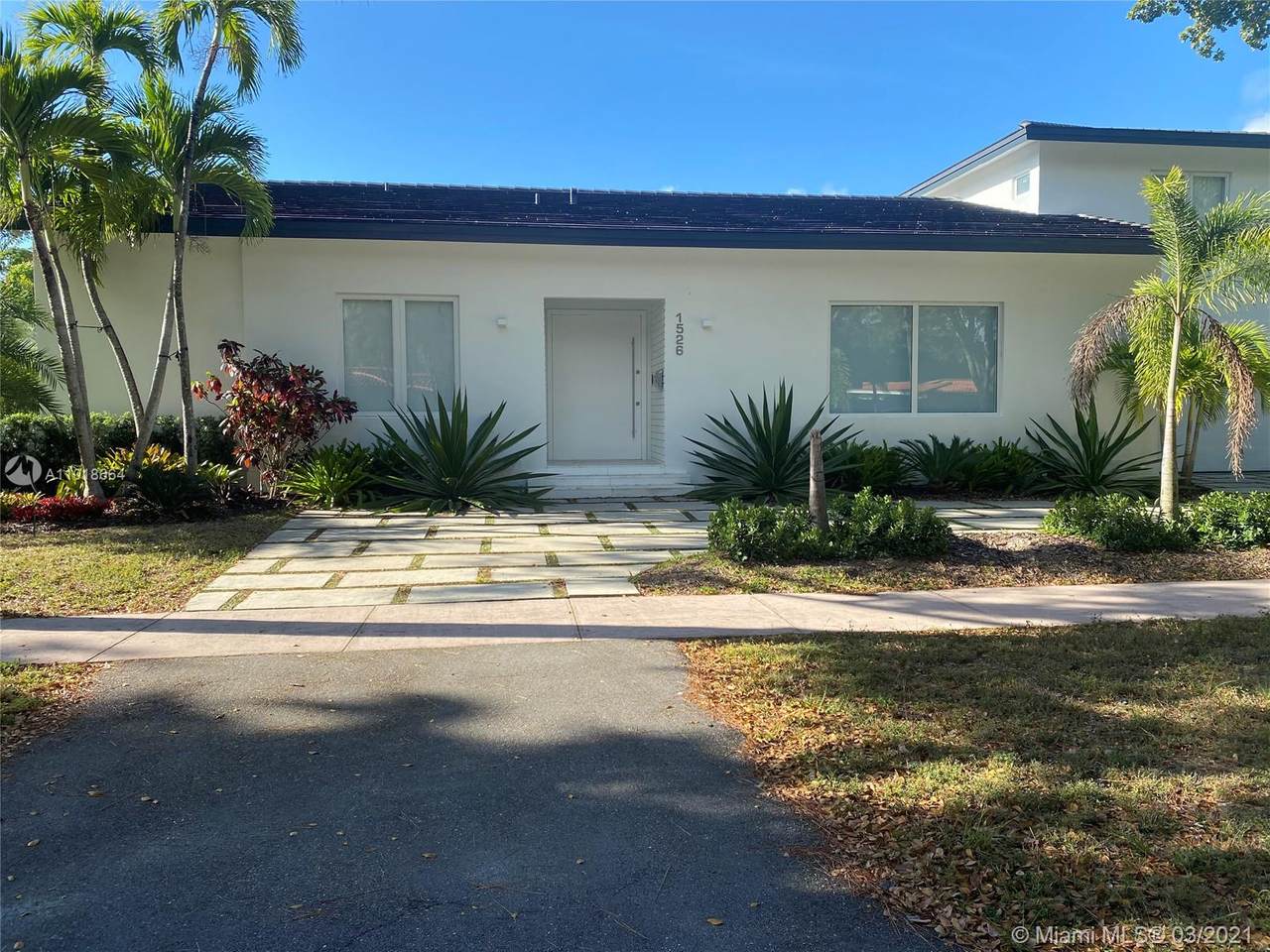 1526 Ancona Ave - Photo 1
