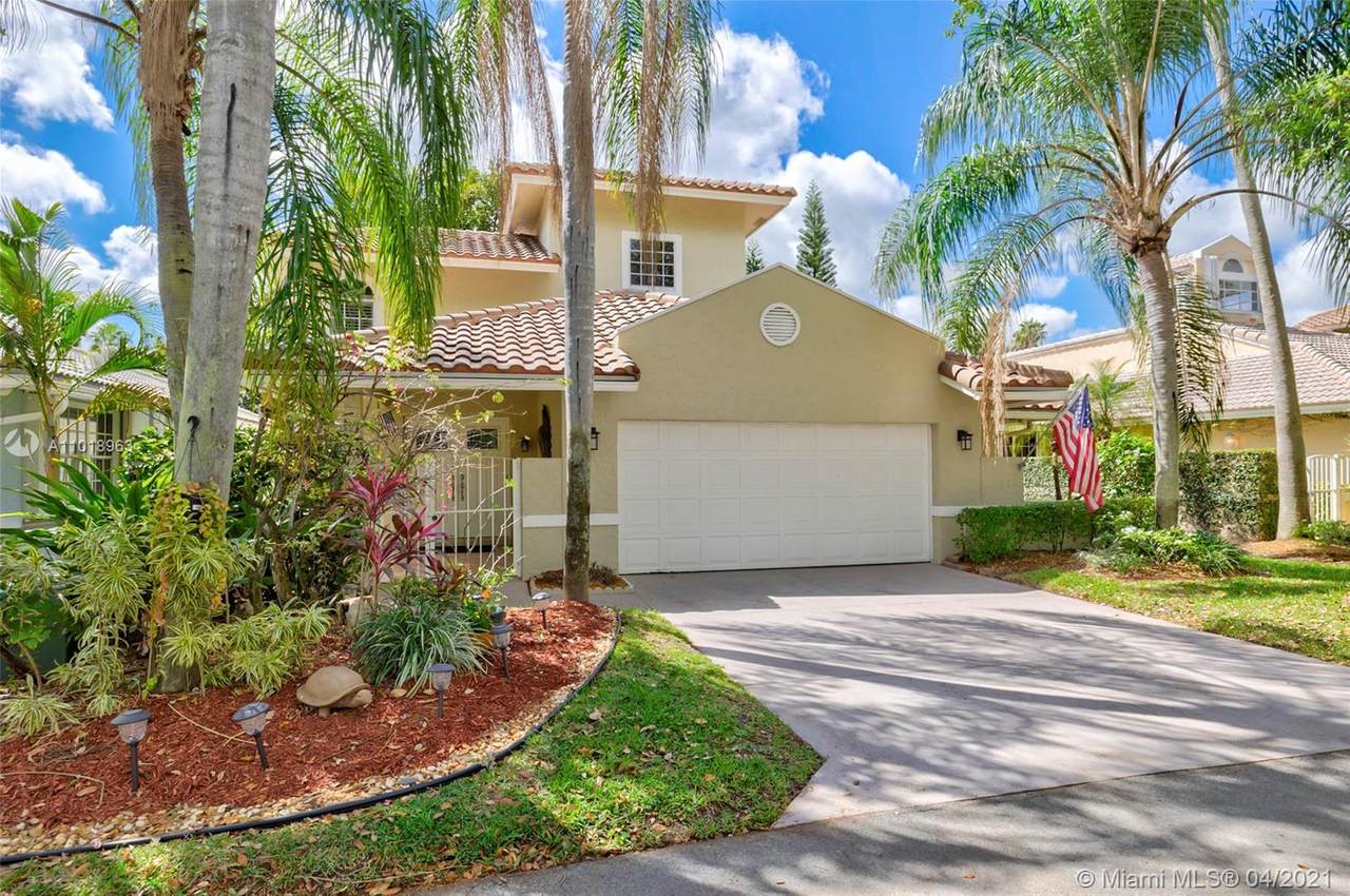 2087 Island Cir - Photo 1