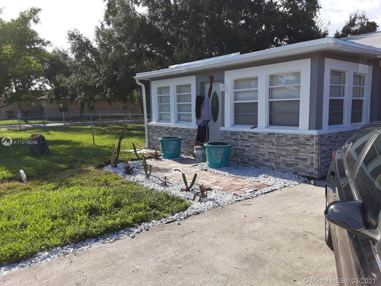 2837 9th Ct - Photo 1