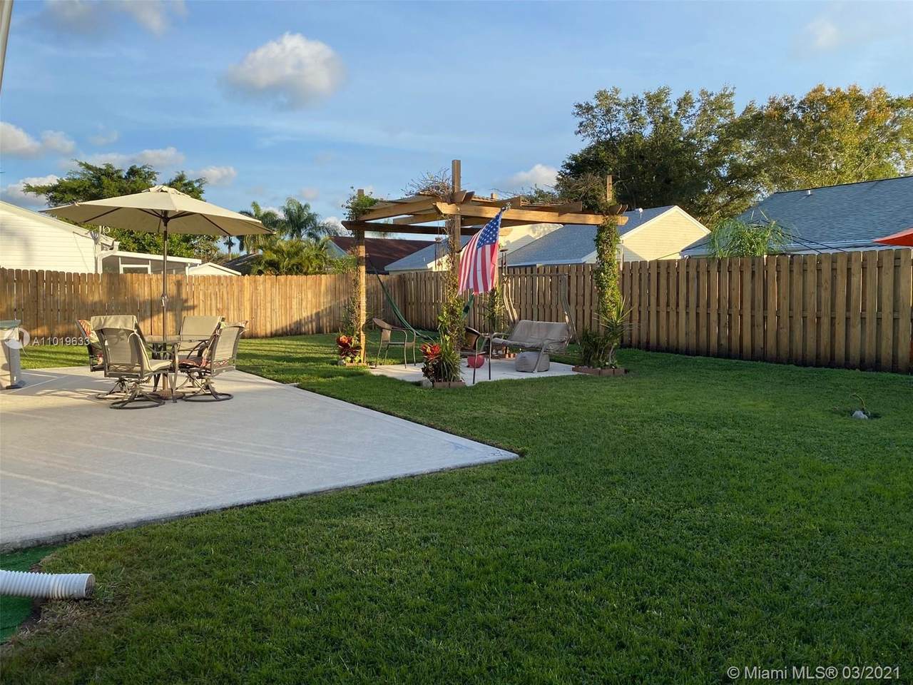 5158 Canal Cir S - Photo 1