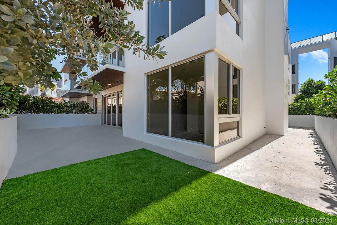 529 11TH STREET - Photo 1
