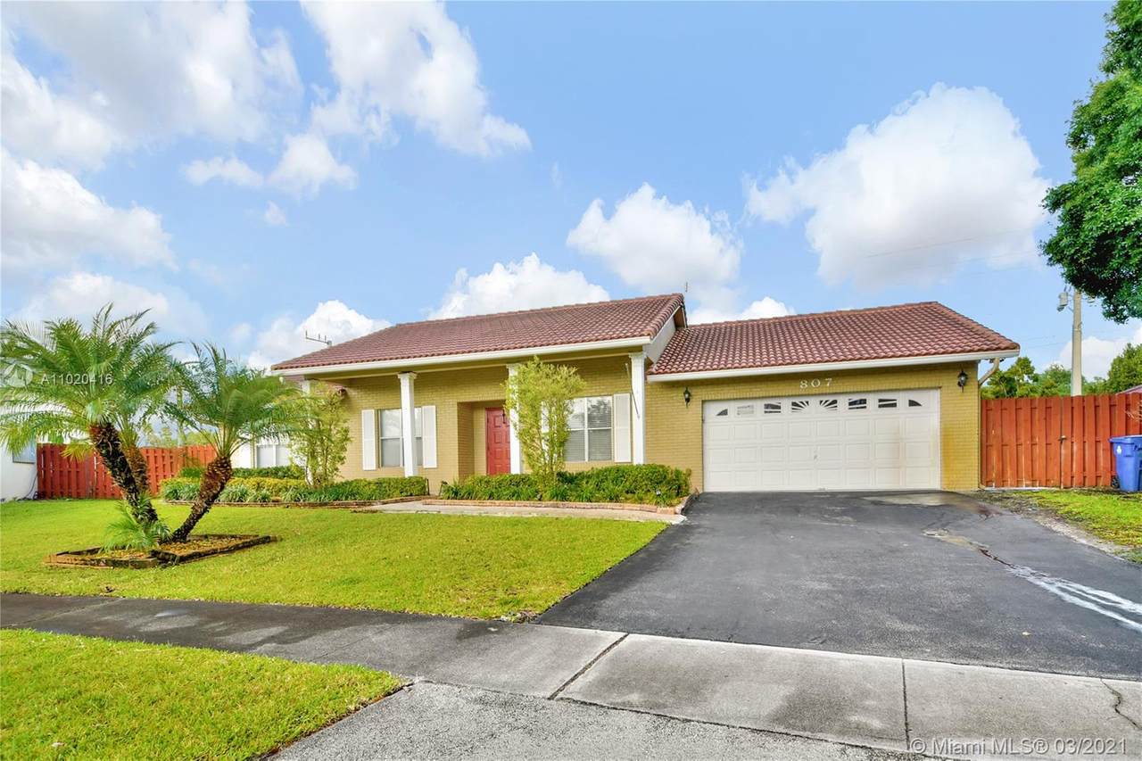 807 135th Way - Photo 1