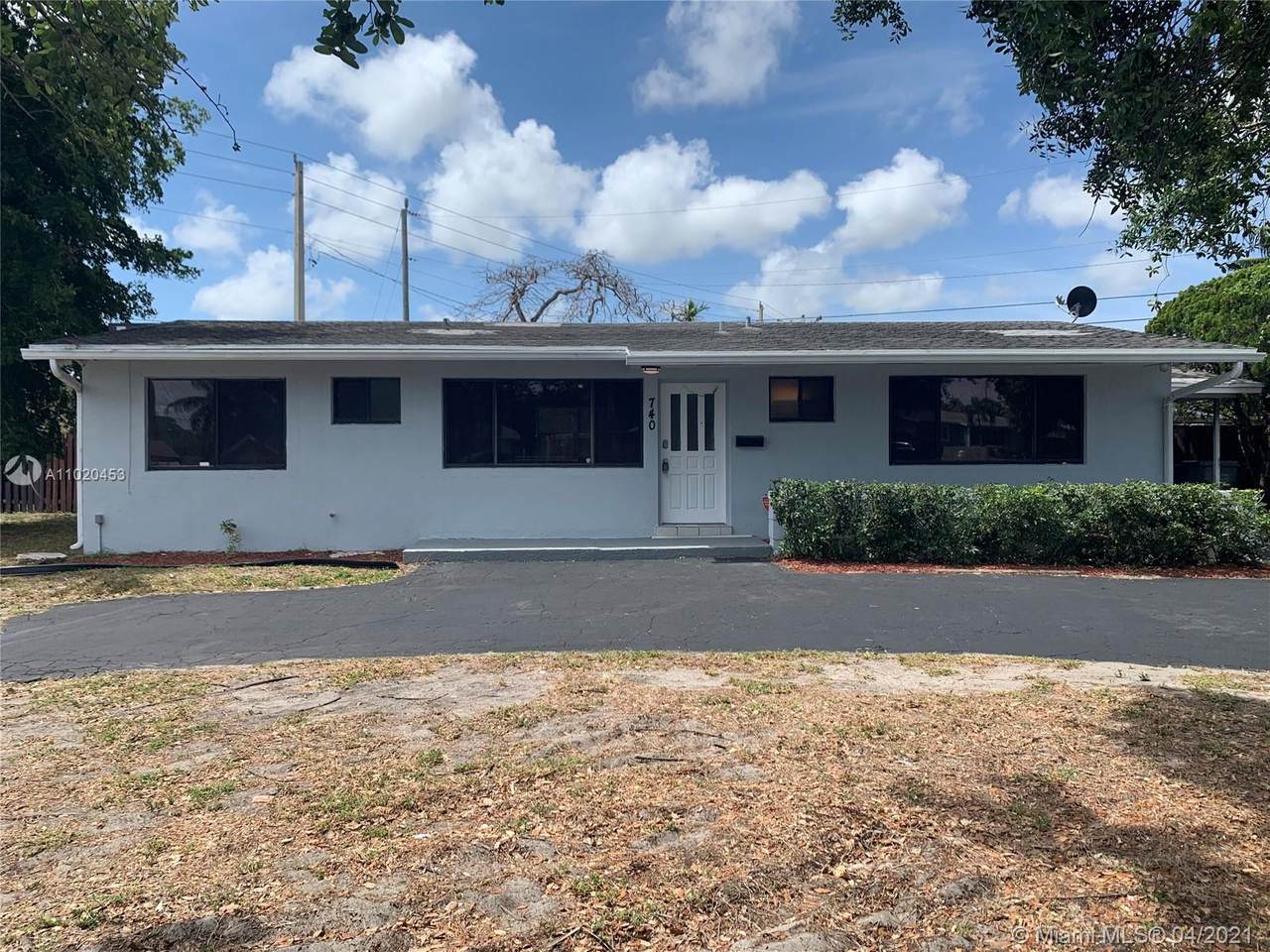 740 23rd Ct - Photo 1