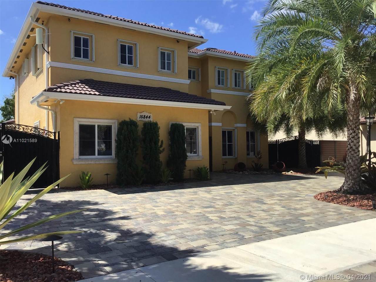 15844 147th Ln - Photo 1