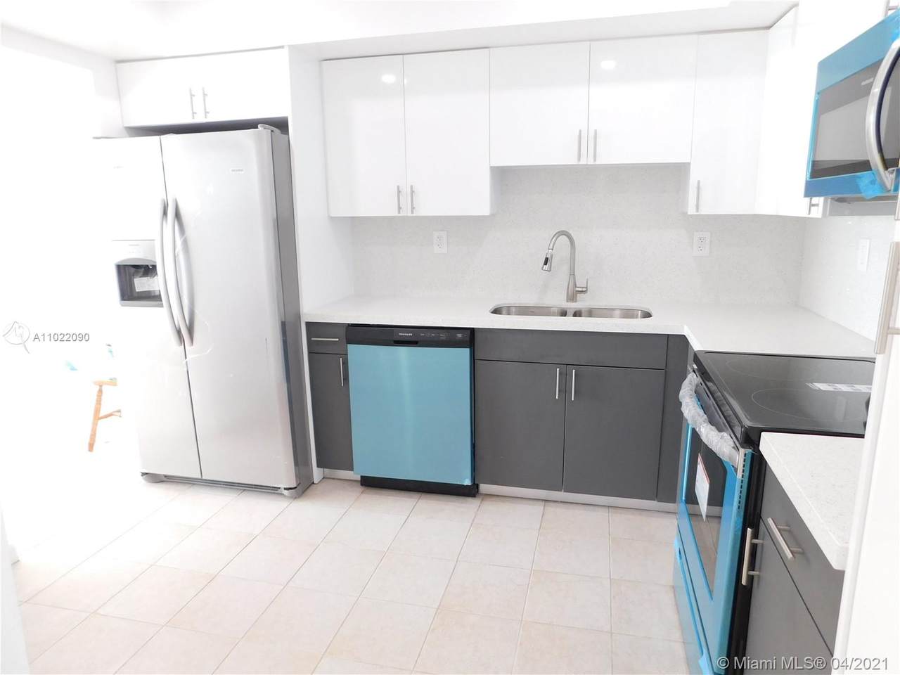 18011 Biscayne Blvd - Photo 1