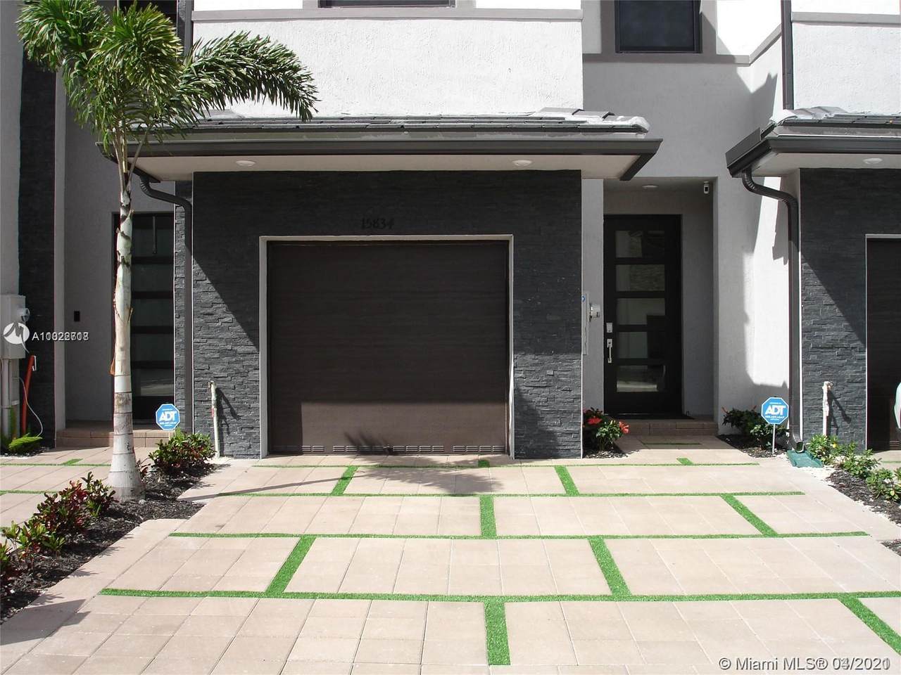 15834 91st Ct - Photo 1