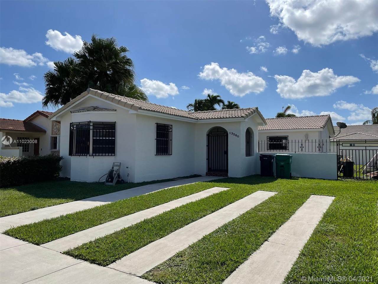13560 39th Ln - Photo 1