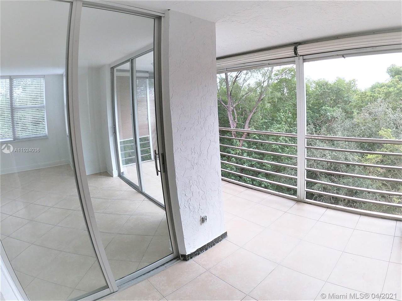 17890 Dixie Hwy - Photo 1