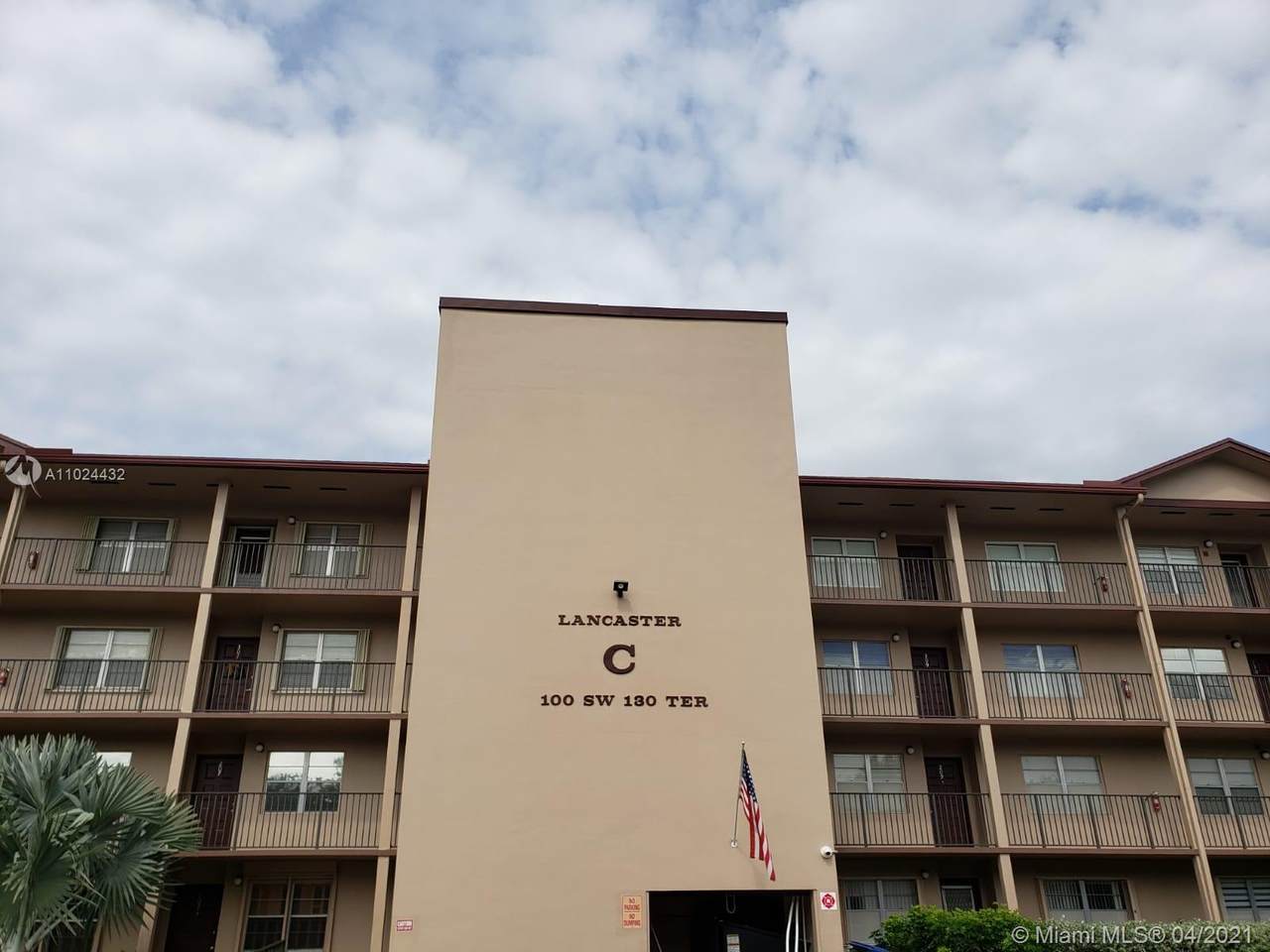 100 130th Ter - Photo 1