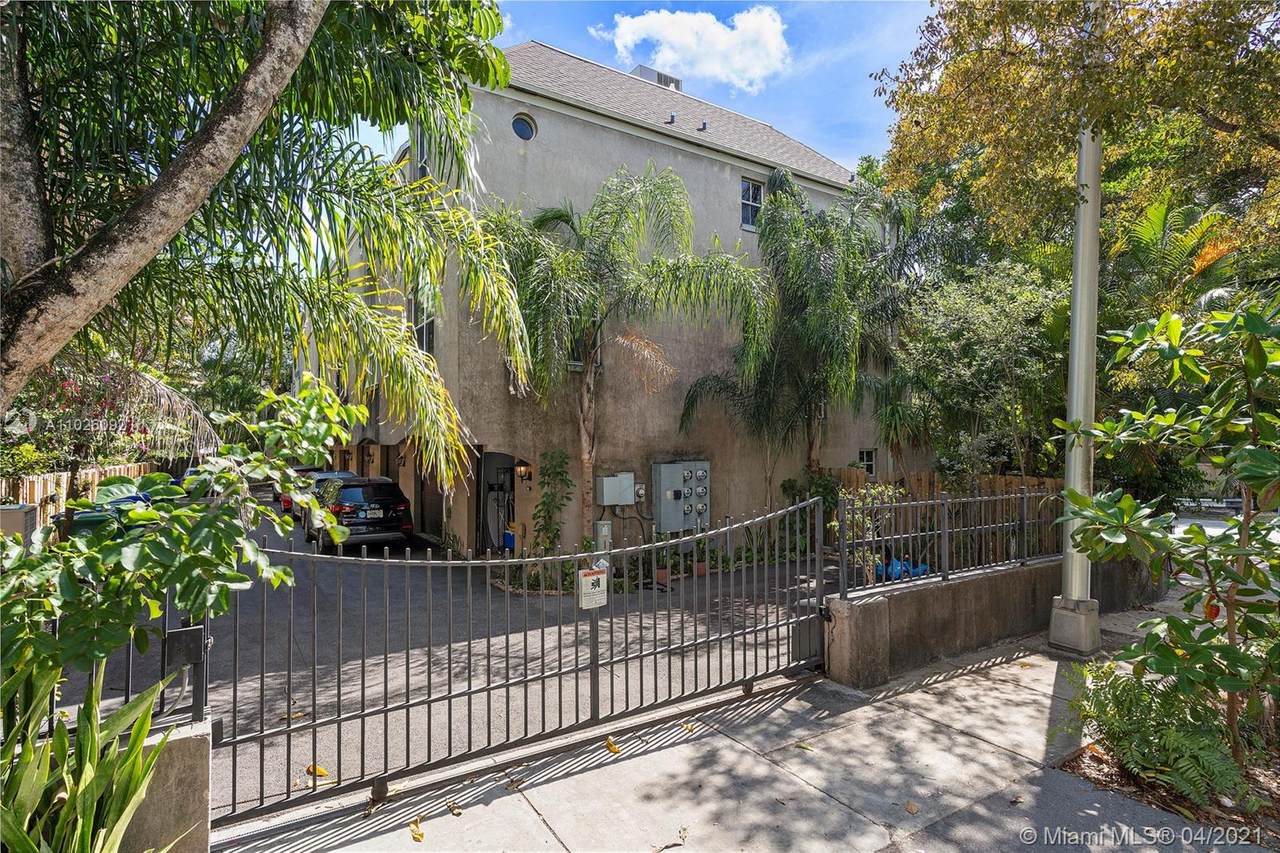 3005 Virginia St - Photo 1