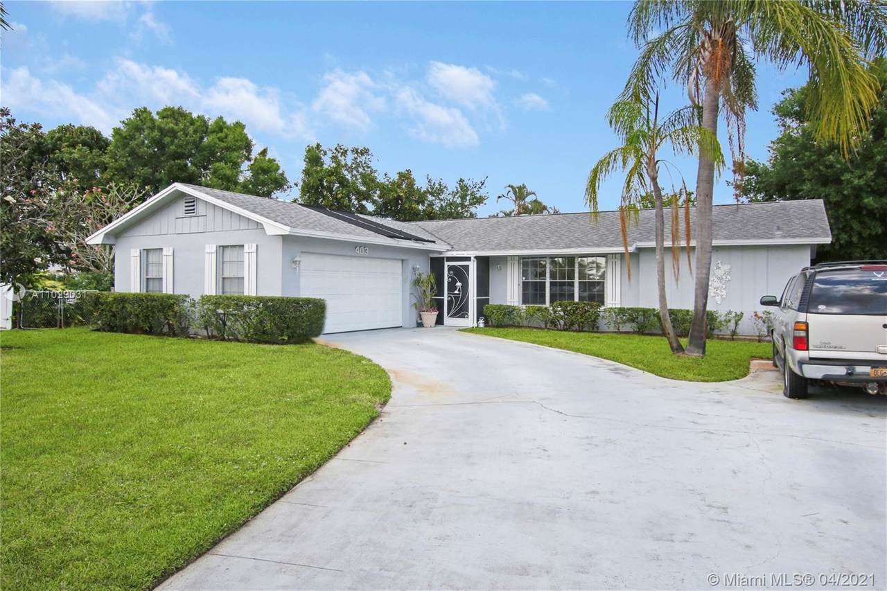 403 Highwood Cir - Photo 1