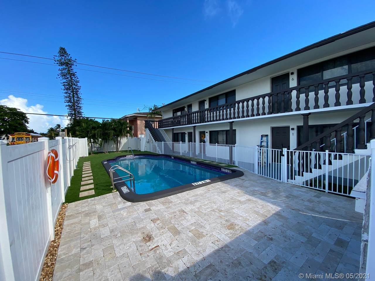 1800 56 St - Photo 1