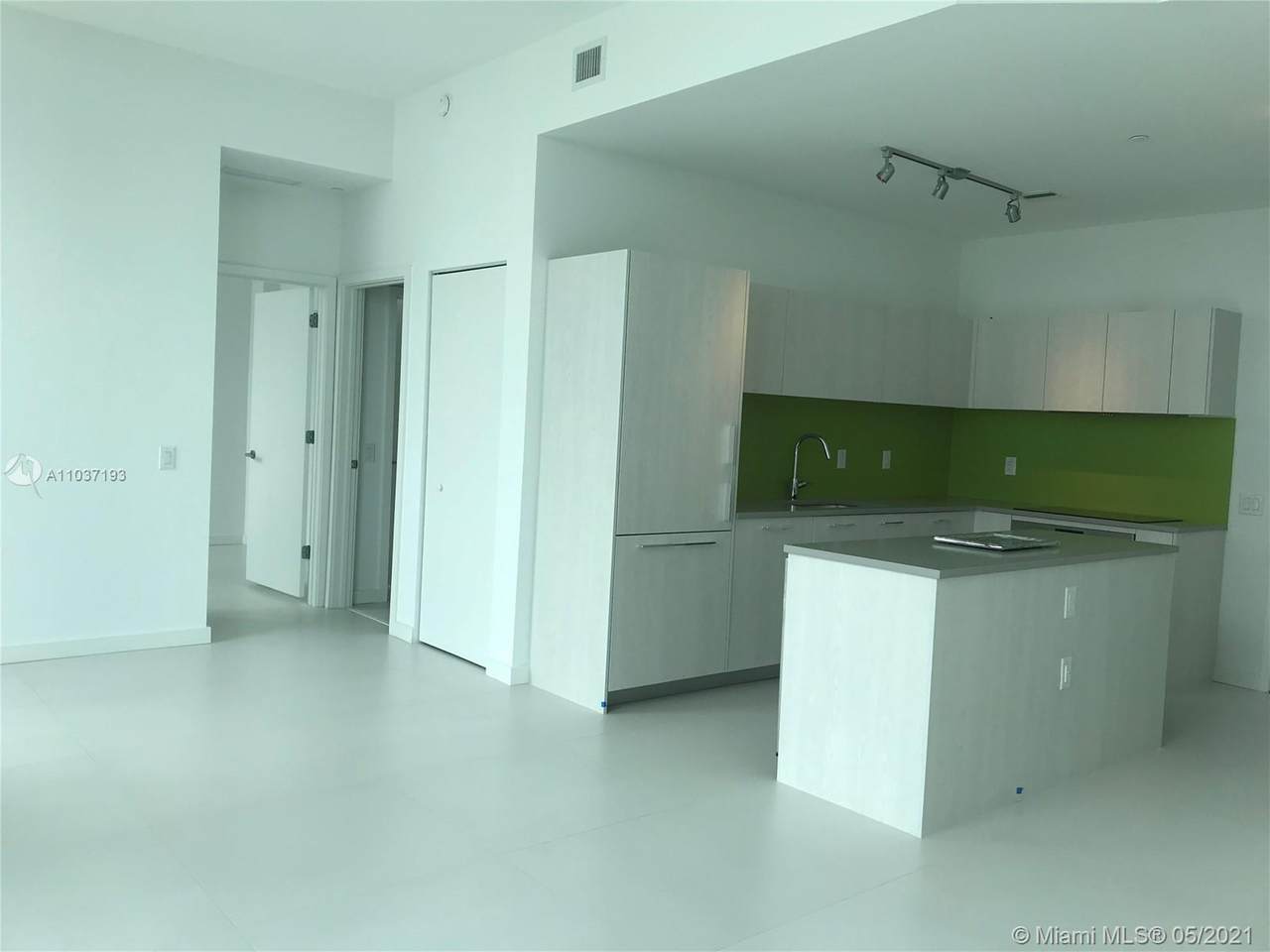 501 31st St - Photo 1