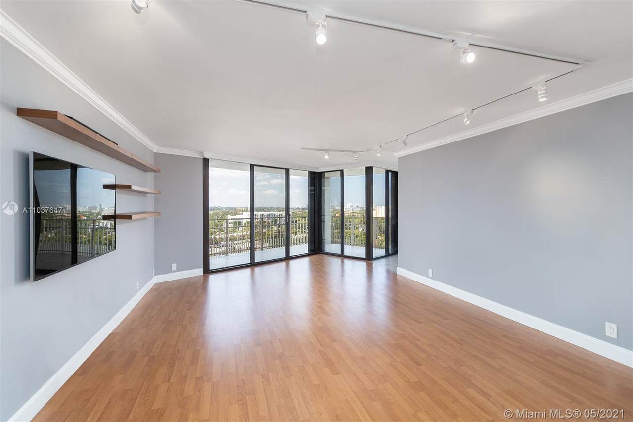 2000 Towerside Ter - Photo 1