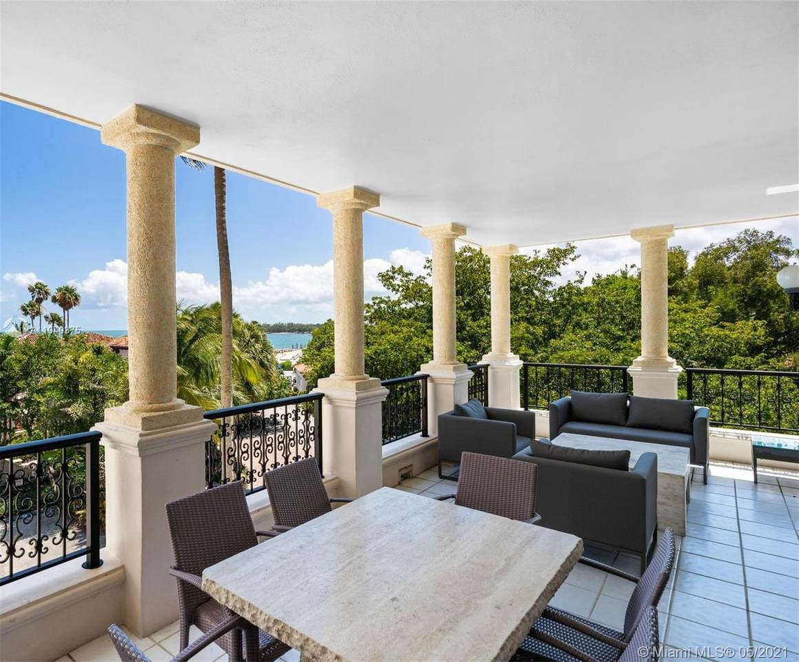 19136 Fisher Island Dr - Photo 1