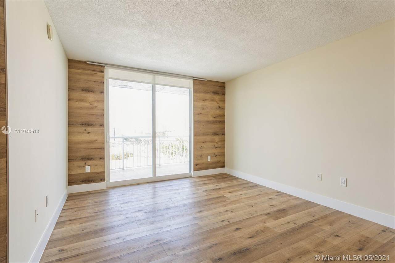 275 18th St - Photo 1