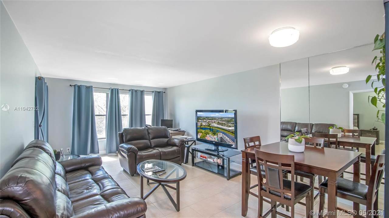 2322 Cypress Bend Dr - Photo 1