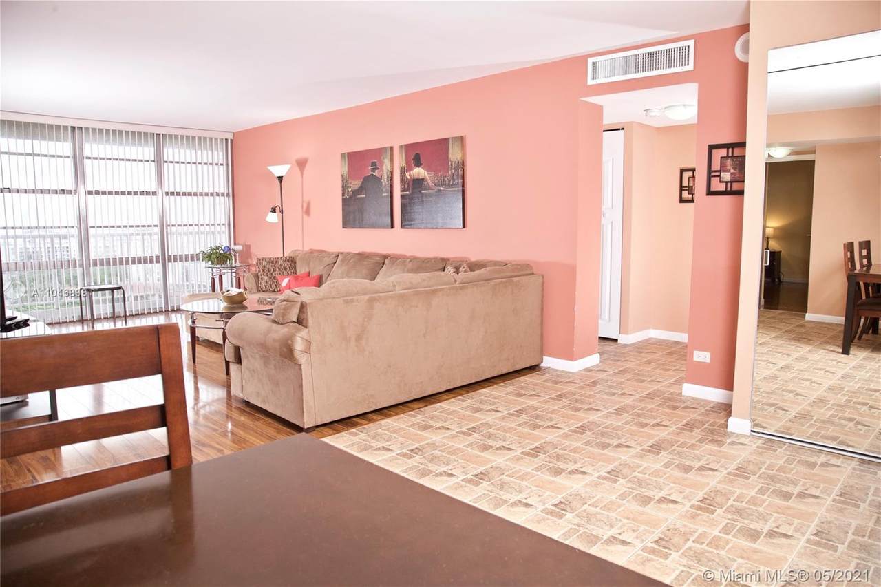 231 174th St - Photo 1