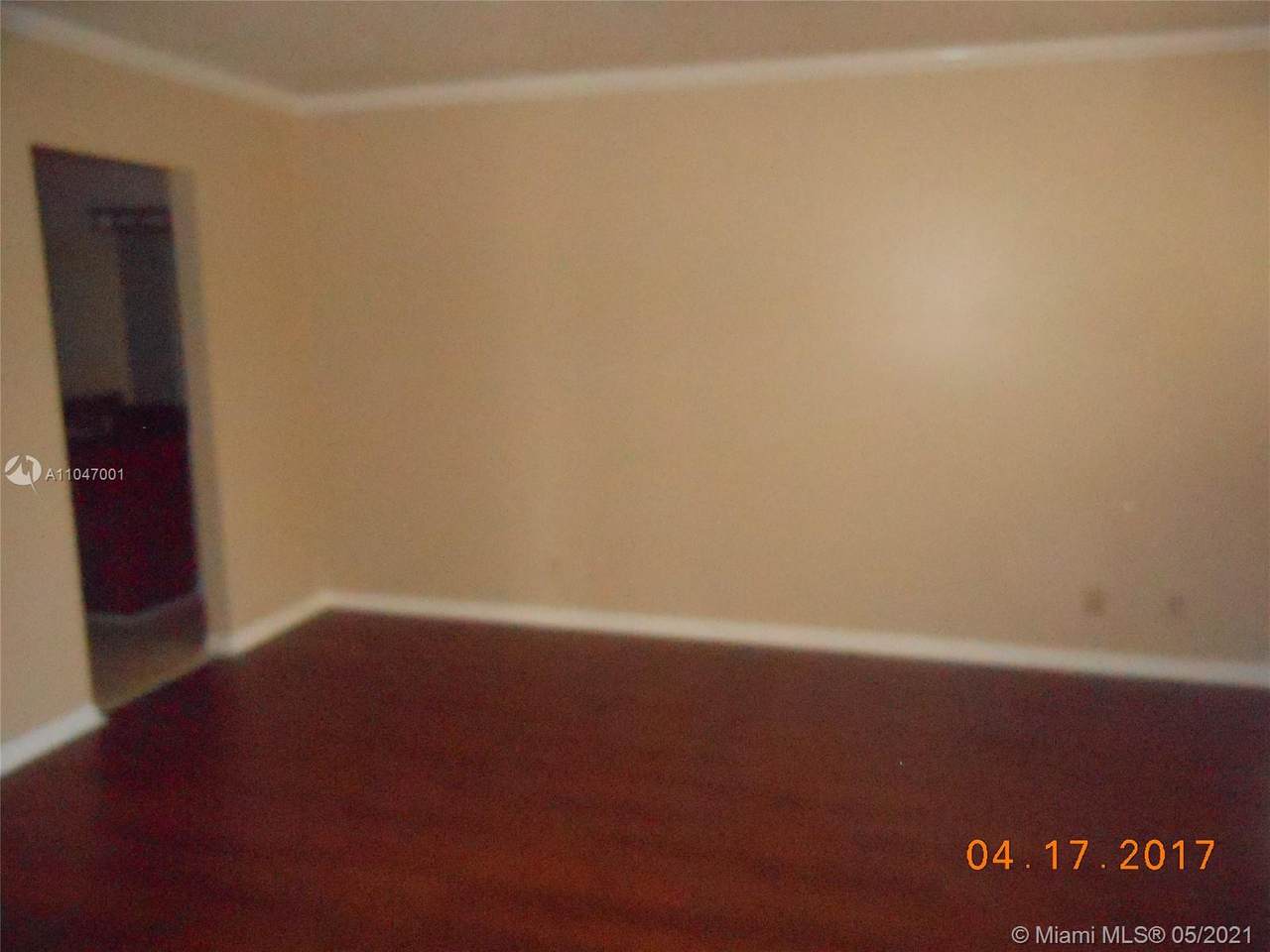 6475 Oakland Park Blvd - Photo 1