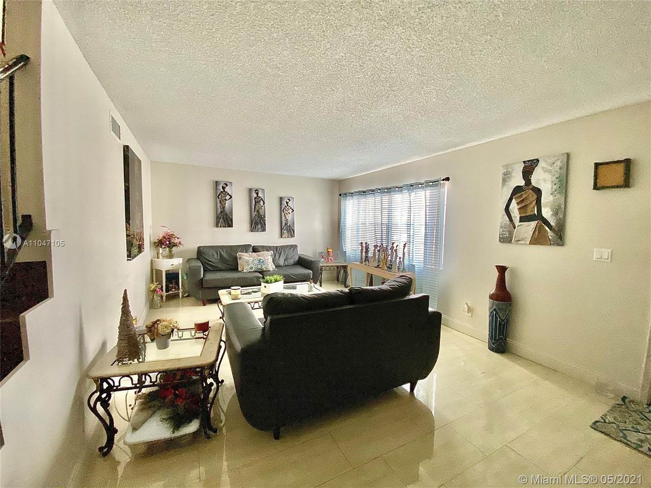 22 Toledo Ct - Photo 1